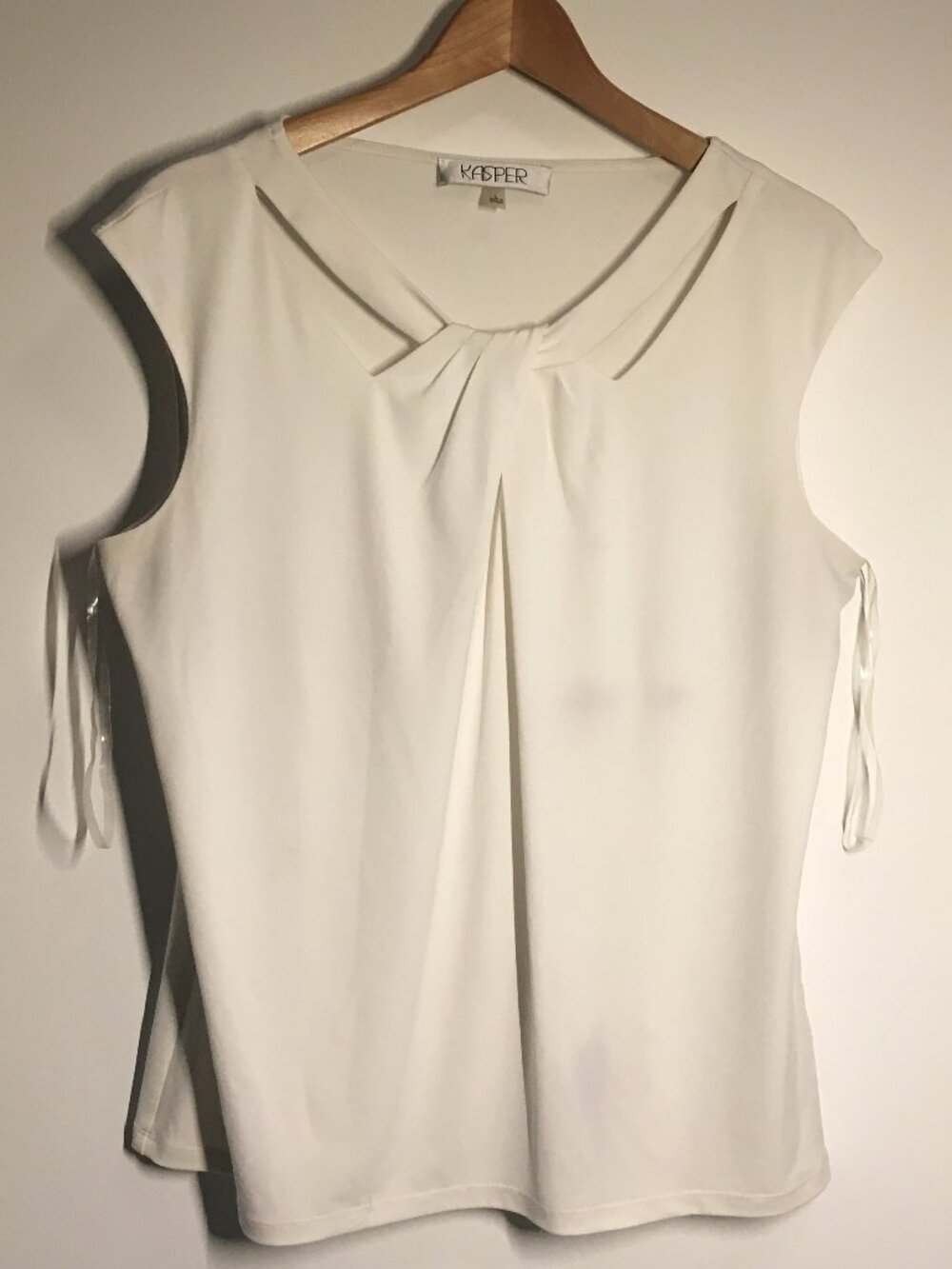 White Kasper sleeveless top, size large